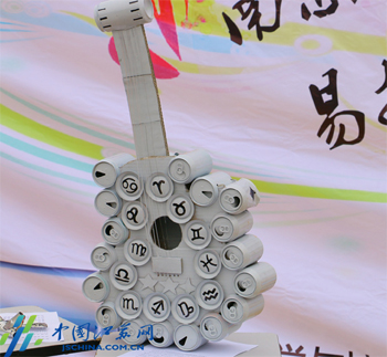 南航学子巧制作 易拉罐"变身"艺术品