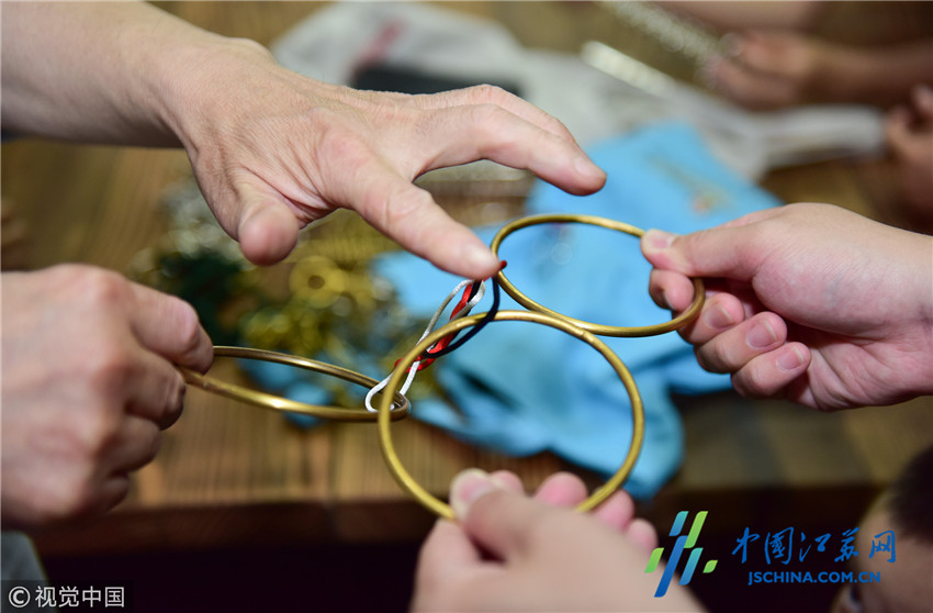 州:市民参与非遗体验游迎接文化和自然遗产日