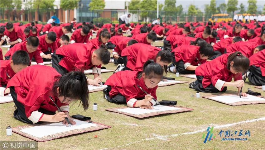 江苏南通：一小学举办爱国主题教育活动 传承爱国情