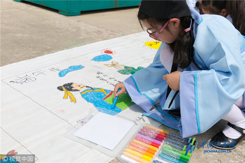 江苏南通：一小学举办爱国主题教育活动 传承爱国情