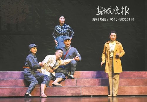 现代淮剧《北秦庄之恋》在盐城市文化艺术中心