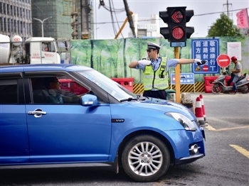 泰州市交警支队治乱治堵攻坚出实招 让市民出