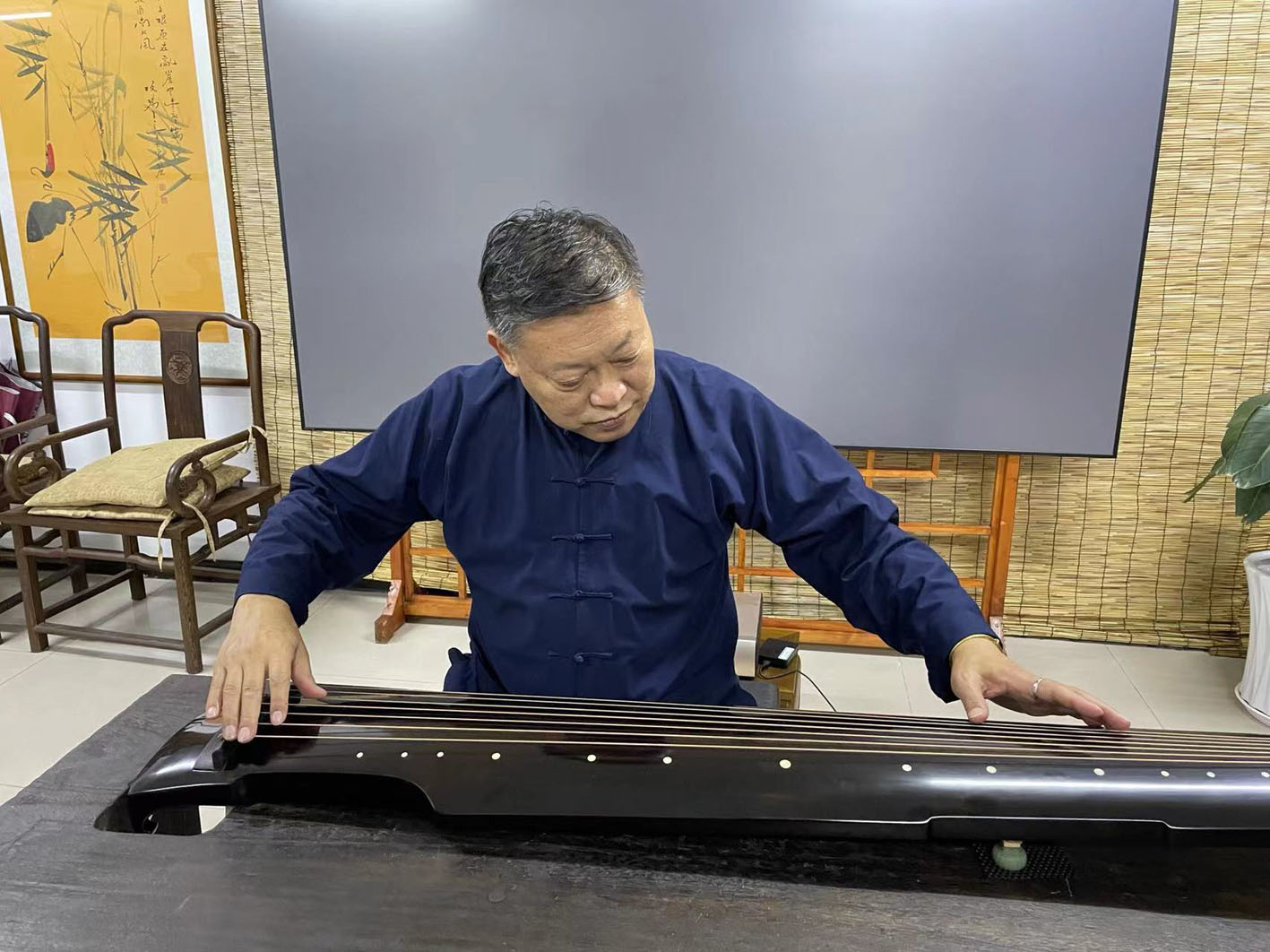 中国现存最有名的古琴“九霄环佩”出自唐代。