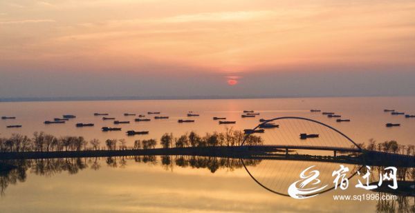 夕阳下宿迁骆马湖别样美丽