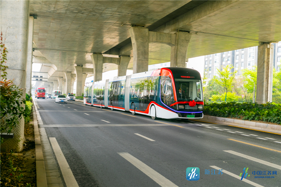 2021年4月16日盐城市首辆超级虚拟数字轨道列车srt一号线正式开通运营