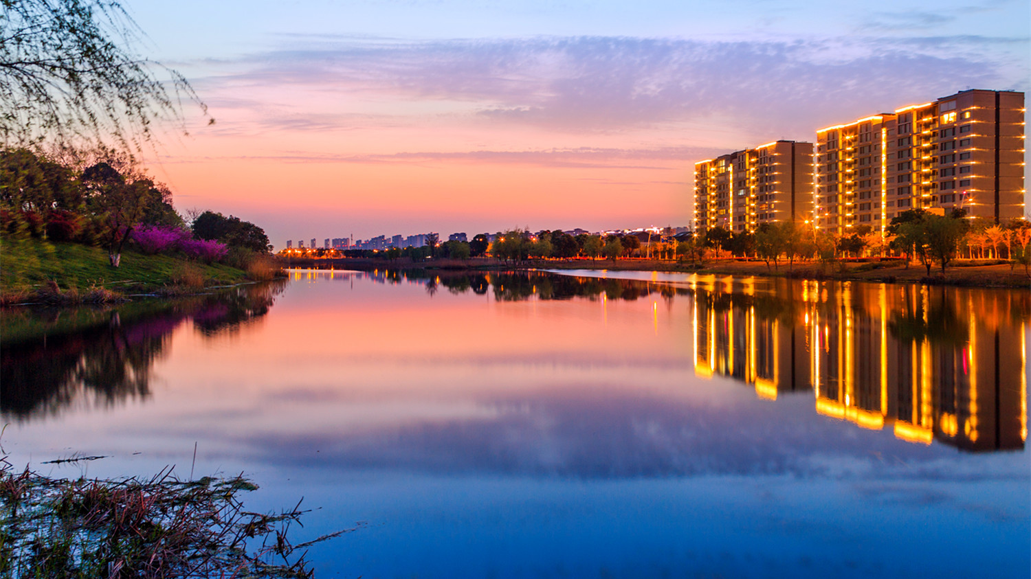太湖大溪港省级湿地位于江苏省无锡市新吴区新安街道,地处无锡市东