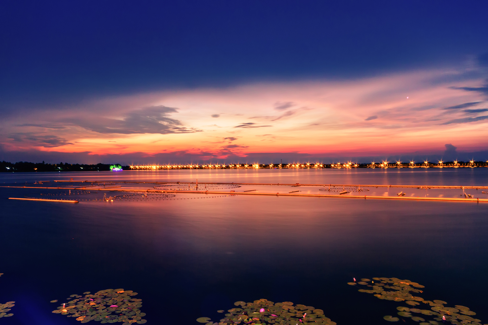 东海:多面双湖 镜上美景