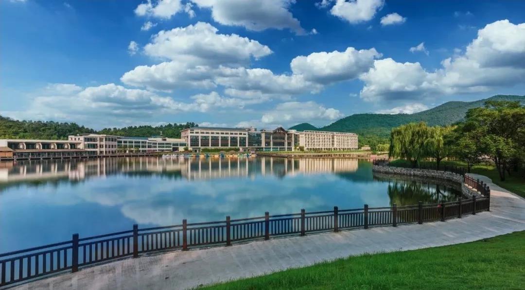 南京汤山紫清湖旅游区:隐于青山 天然氧吧