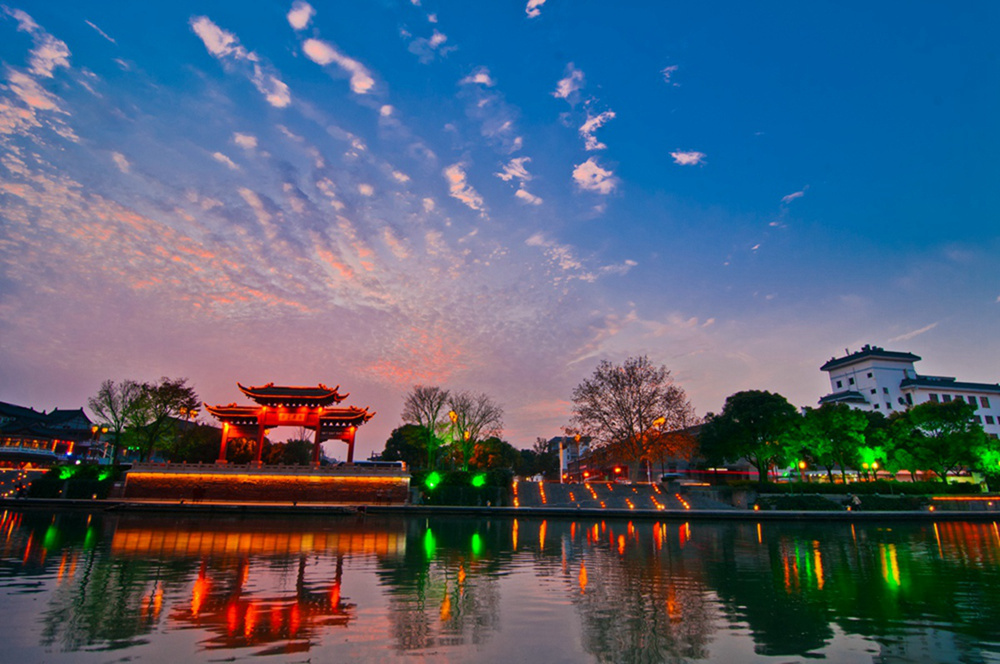 曾经的东关古渡码头是南来北往的物资在扬州的重要集散地,商贾云集之