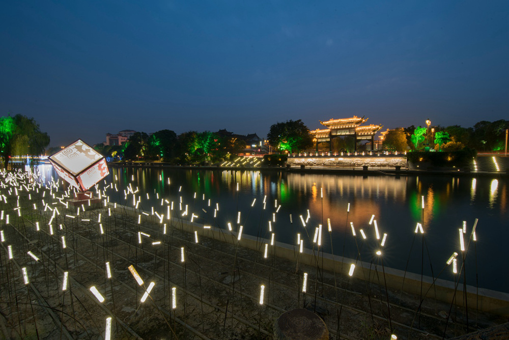曾经的东关古渡,码头的功能已经不在,但是热闹与繁华依旧.