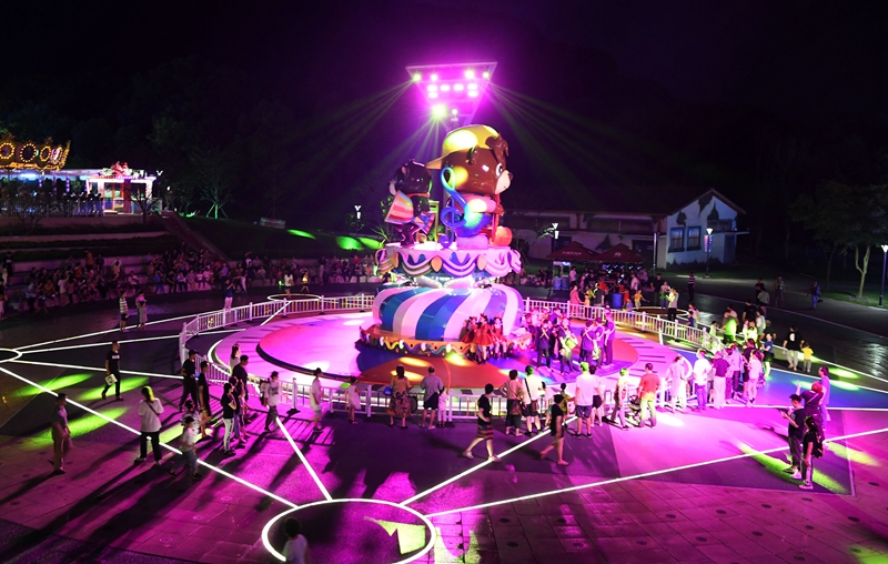 夏夜,去动物园狂欢